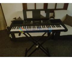 Yamaha PSRE363 digital keyboard