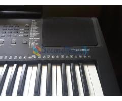 Yamaha PSRE363 digital keyboard