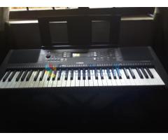 Yamaha PSRE363 digital keyboard