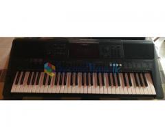 Yamaha PSR E453