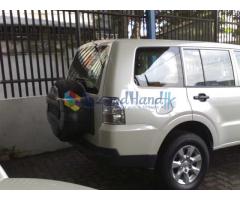 Mitsubishi Montero selling