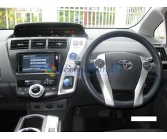 Toyota Prius Alpha G Touring 2012